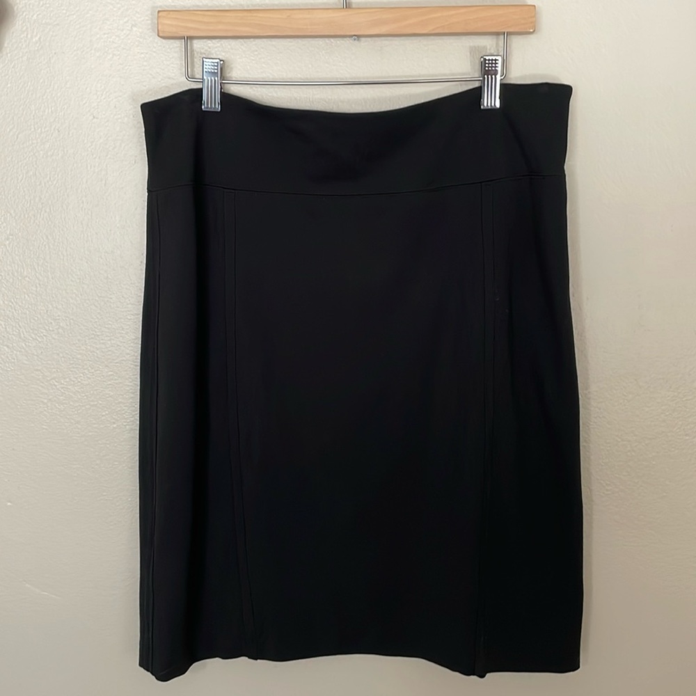 EUC White House Black Market Skirt. 16